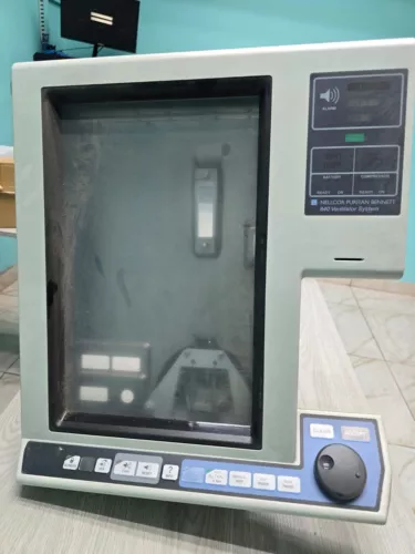 PAINEL_FRONTAL_TECLADO_BRANCO_E_TELA_SENSÍVEL_AO_TOQUE_PURITAN_BENNETT_840